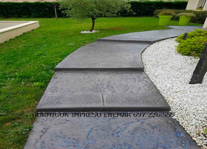 Hormigón impreso en Badajoz escalera de hormigón impreso vertical color gris pizarra y negro