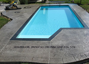 Hormigón impreso en Badajoz con moldes manta color gris plata y pizarra