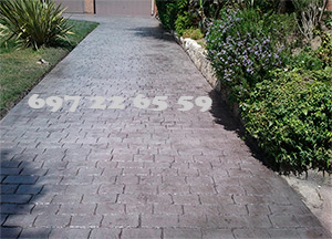 Hormigón impreso en Badajoz,rampa de garaje con moldes adoquin rustico color gris pizarra